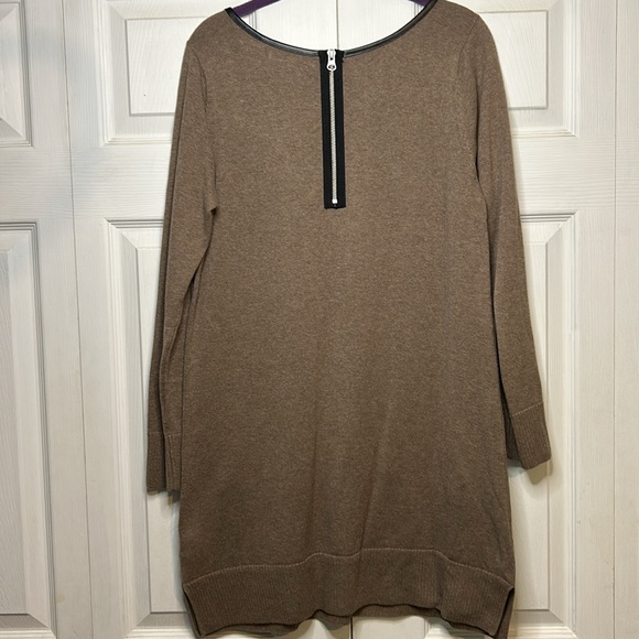 Long Sweater with Faux Leather details Size Medium - Picture 4 of 4